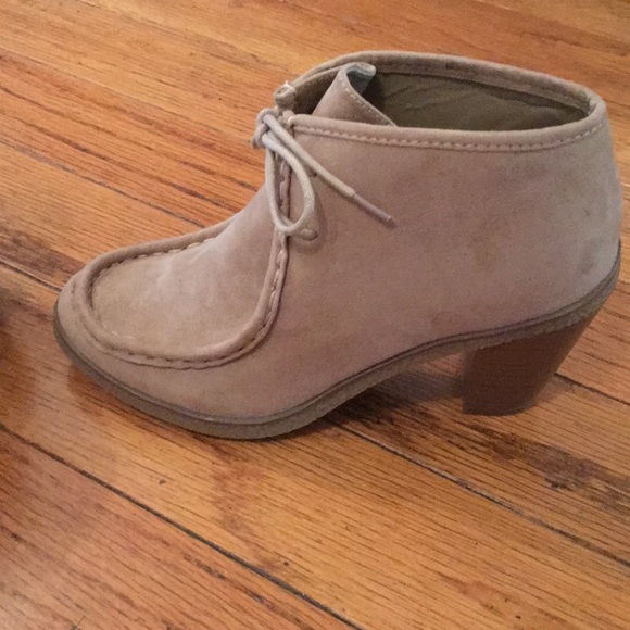 American Eagle Outfitters tan lace up booties - Picture 3 of 6
